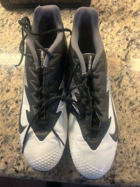 Nike Men’s Black and White Athletic Cleats